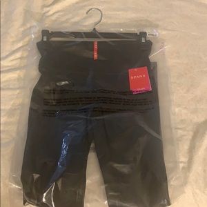 SPANX FAUX LEATHER LEGGINGS SIZE SMALL
